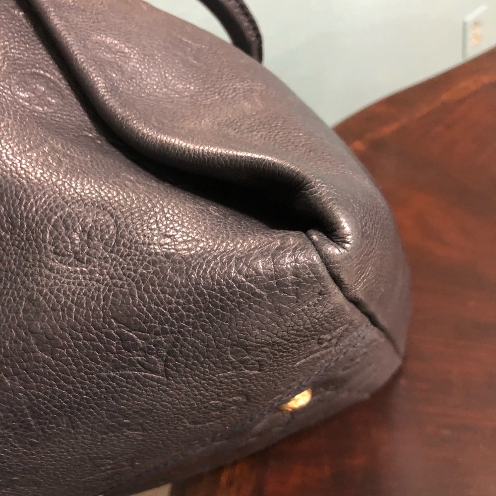 ❤️❤️SOLD❤️❤️❤️Authentic pre-Owned Artsy Empriente - Picture 6 of 7